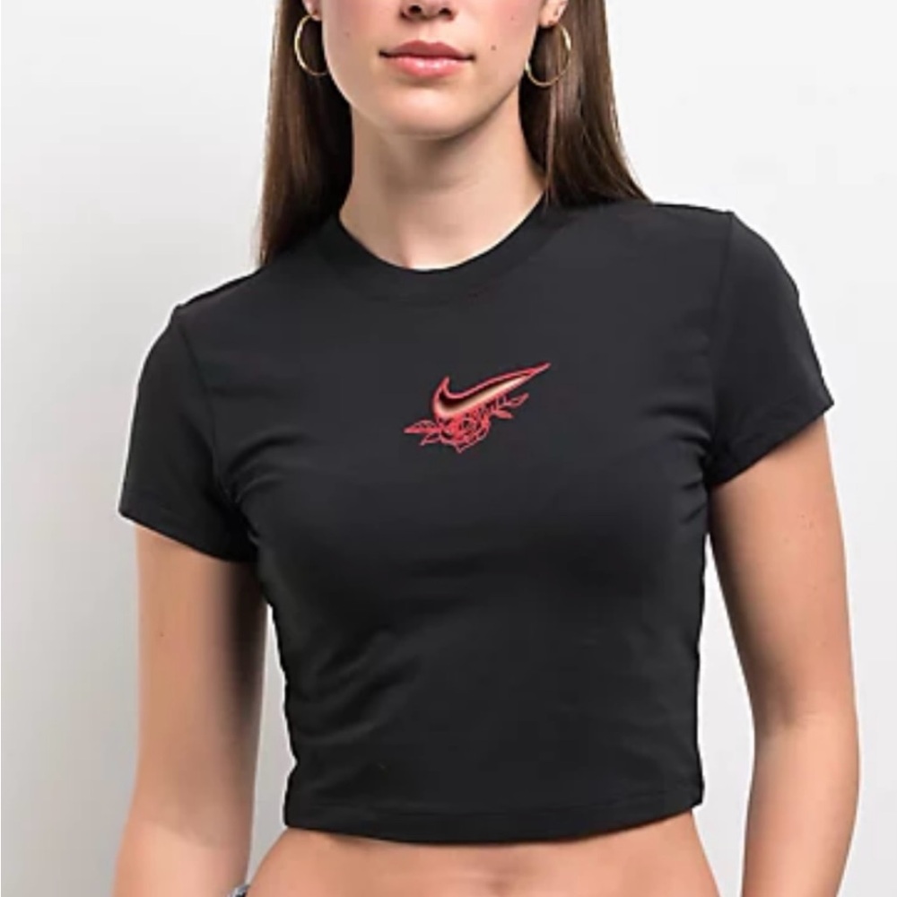 Nike Sportswear Women's Valentines  Chill Knit Cut Out Black Crop T-Shirt SZ M